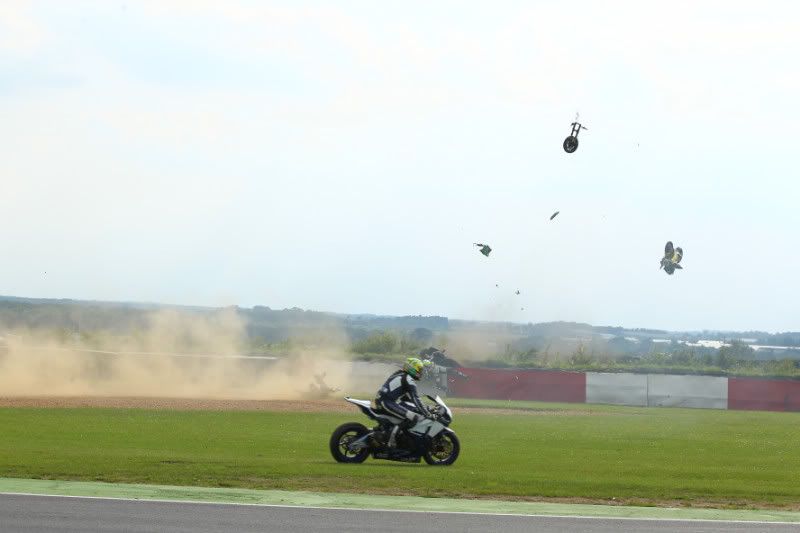 SimonAndrewsPRRacingKawasakicrash.jpg