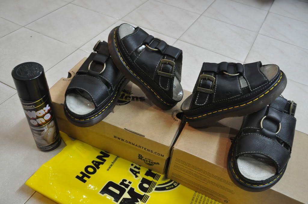 Cách giặt dép Dr