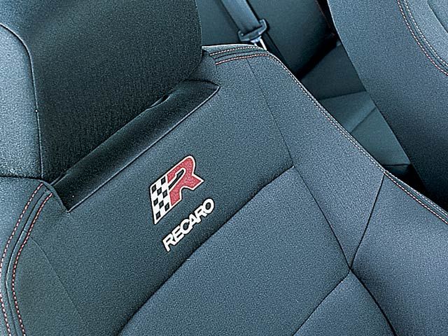 0308z2003_Seat_Leon_Cupra_RInterior_Close_Up_Recaro_Seats_zpsd2b1aa3e.jpg