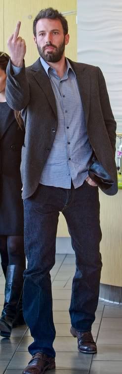 post_image-ben-affleck-paparazzi-flipoff-001.jpg