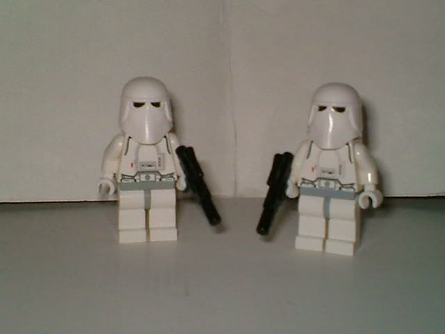 Lego Star Wars Guns. Includes: 2 Lego Star Wars Snowtrooper Minifigures with 2 Short Blasters